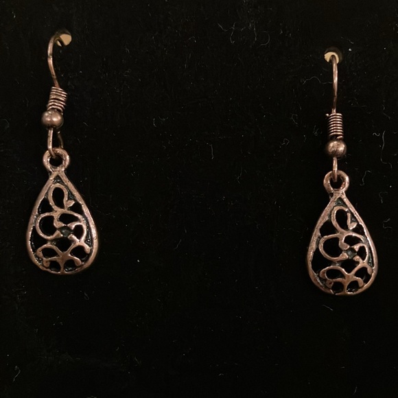 Filigree Metal Alloy Teardrop Dangle Pierced Earrings Lightweight All Occasions - Picture 3 of 4